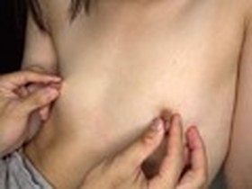 ぜ〜んぶ膨らみかけのロリロリおっぱい。貧乳なのに敏感乳首、エッチで恥ずかしがり屋さんのお豆少女厳選8人4時間。　サンプル画像06